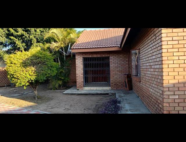 3 BEDROOM HOUSE FOR SALE IN AKASIA